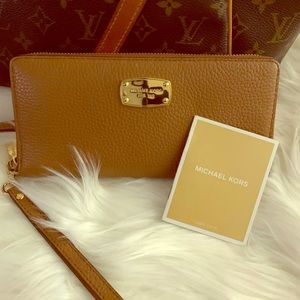 Michael Kors leather wristlet wallet